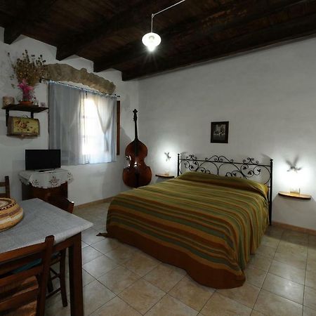 Locanda La Rosa Pauli Arbarei Экстерьер фото